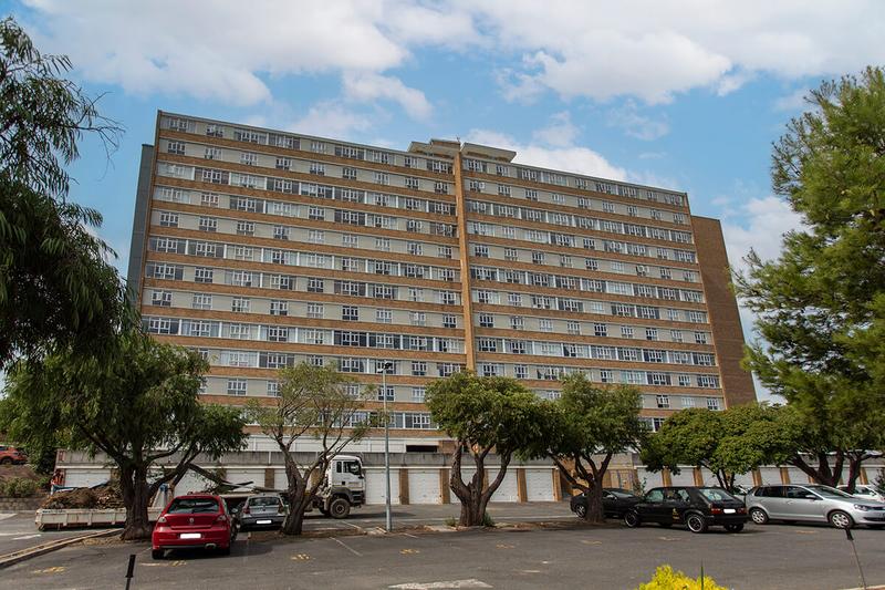 2 Bedroom Property for Sale in Loevenstein Western Cape